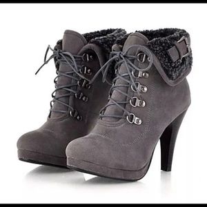 Round toe ankle booties